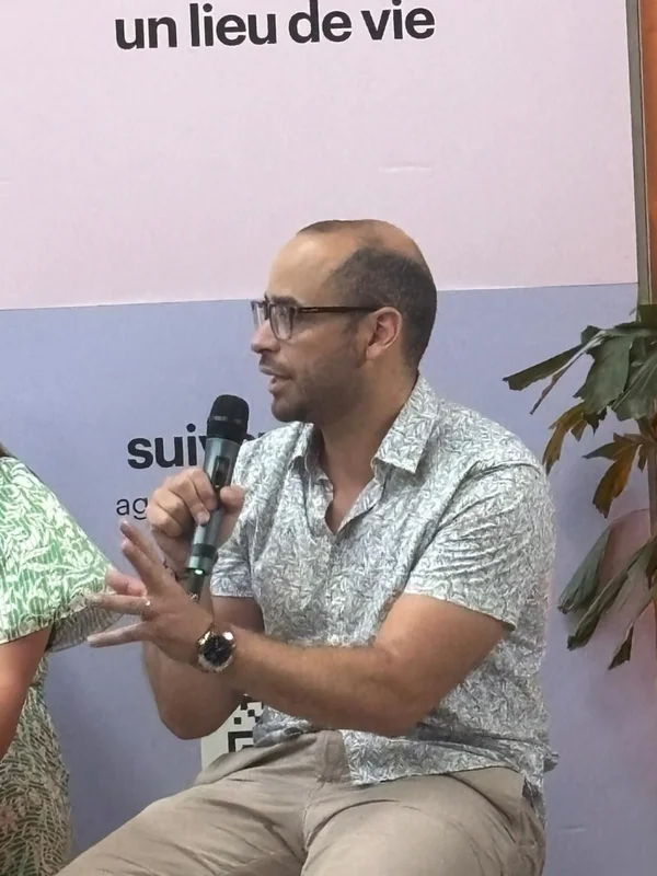 Abdallah Arioua au micro lors de son intervention à H7.